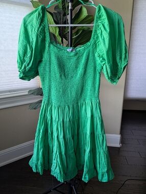 Women’s Green Puff-Sleeve Smocked Dress